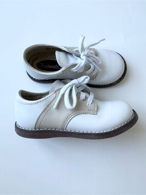 FootMates White & Tan Cheer Oxford Lace-Up Dress Shoes